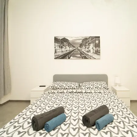 Luxury Front Navigli Apartment Milan