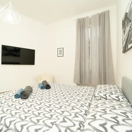 Luxury Front Navigli Apartment