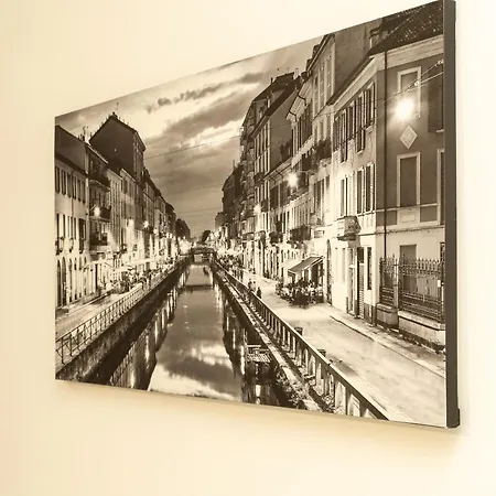 Luxury Front Navigli Apartment Milan