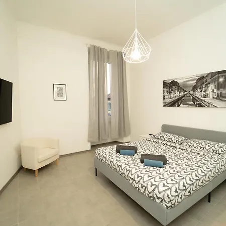 Luxury Front Navigli * Milan