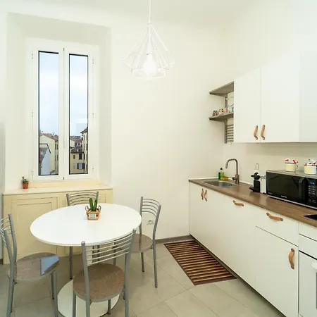 Luxury Front Navigli Apartment Milan